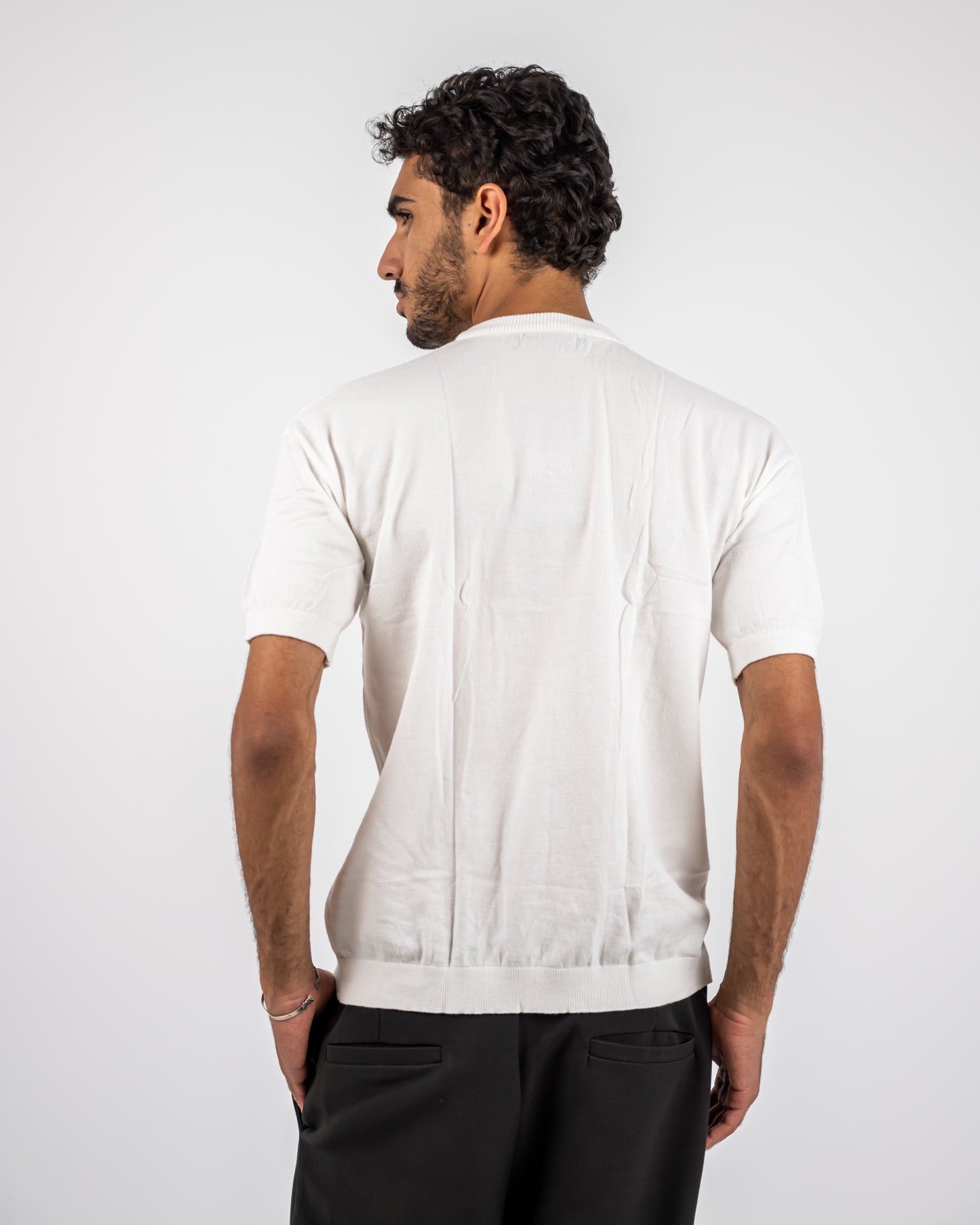 White knit Round