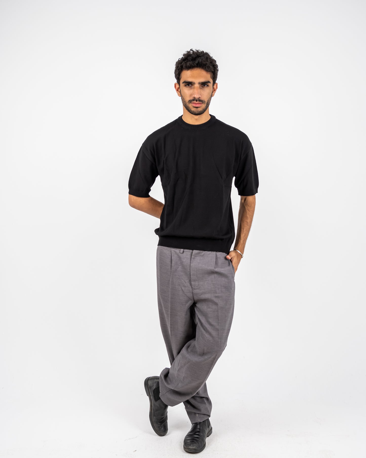 Black knit round T-shirt