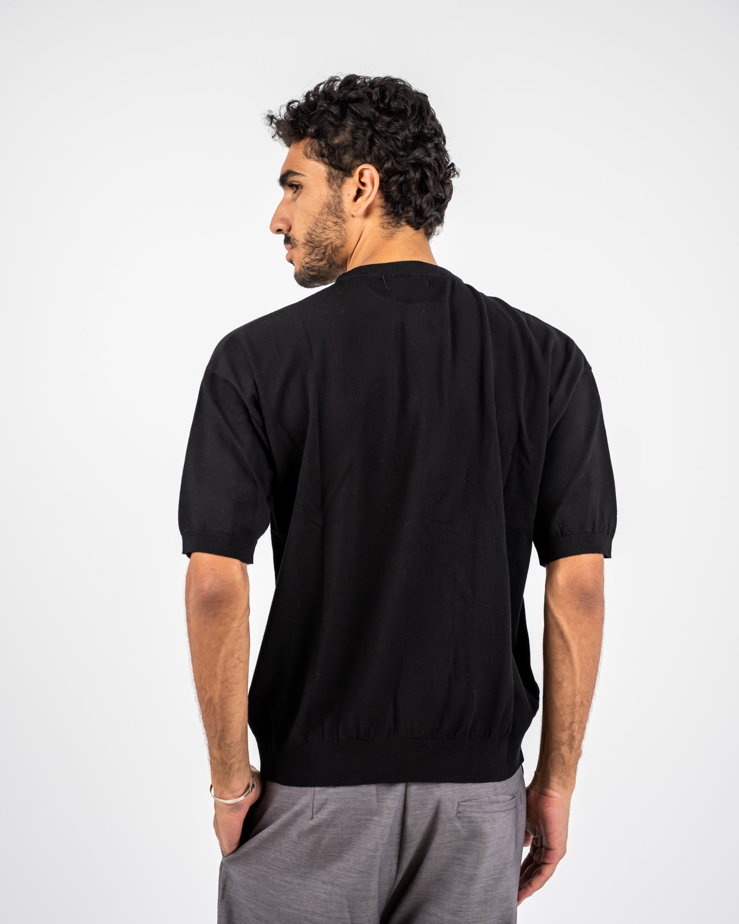 Black knit round T-shirt
